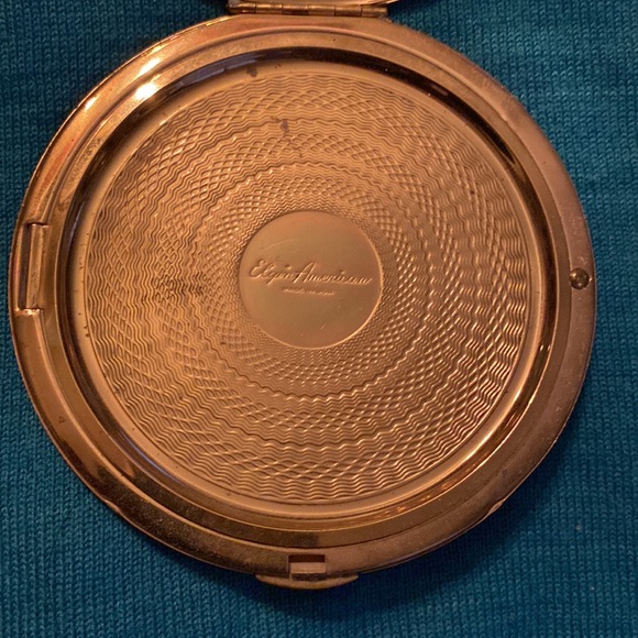 Elgin American. Vintage Compact with Mirror & Hairbrush - Picture 6 of 8